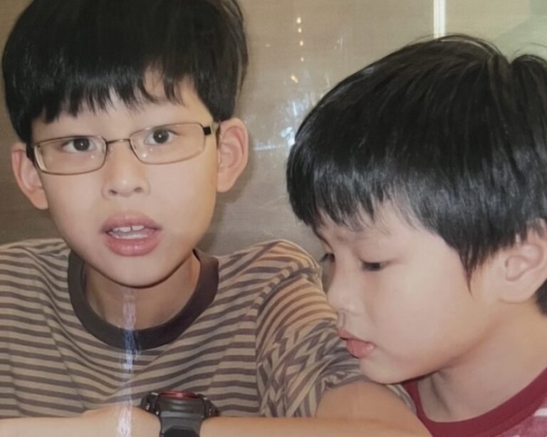 Profil dan Biodata Pond Naravit Lertratkosum: Agama, Adik, Series, Film