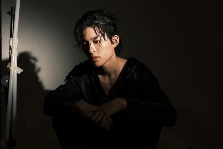 Profil dan Biodata Pond Naravit Lertratkosum: Agama, Adik, Series, Film